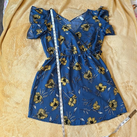 URBAN HERITAGE Dress Size Large Surplice Front V Neck Back Ruffle - Picture 15 of 16